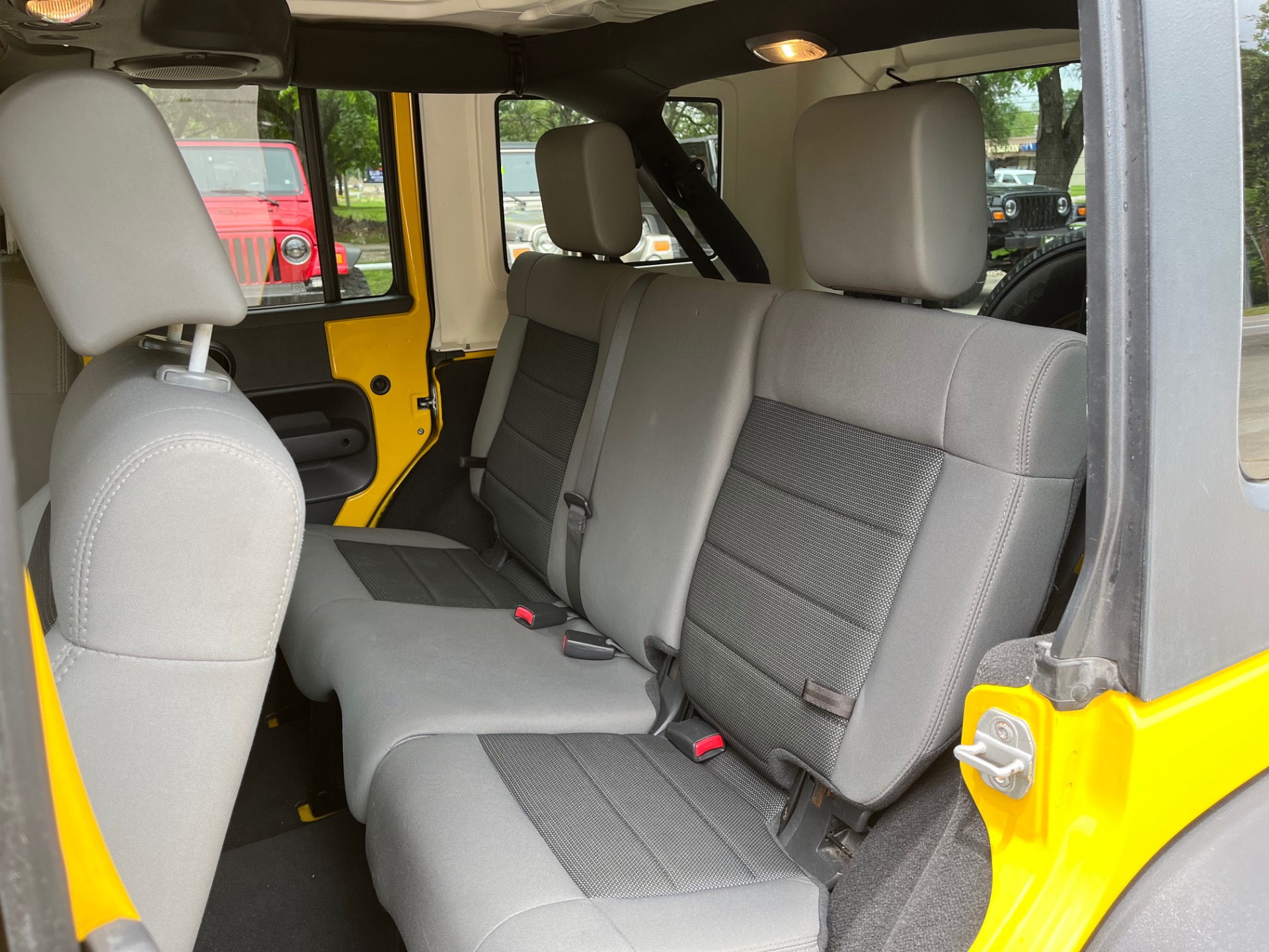 Used-2009-Jeep-Wrangler-Unlimited-X-24
