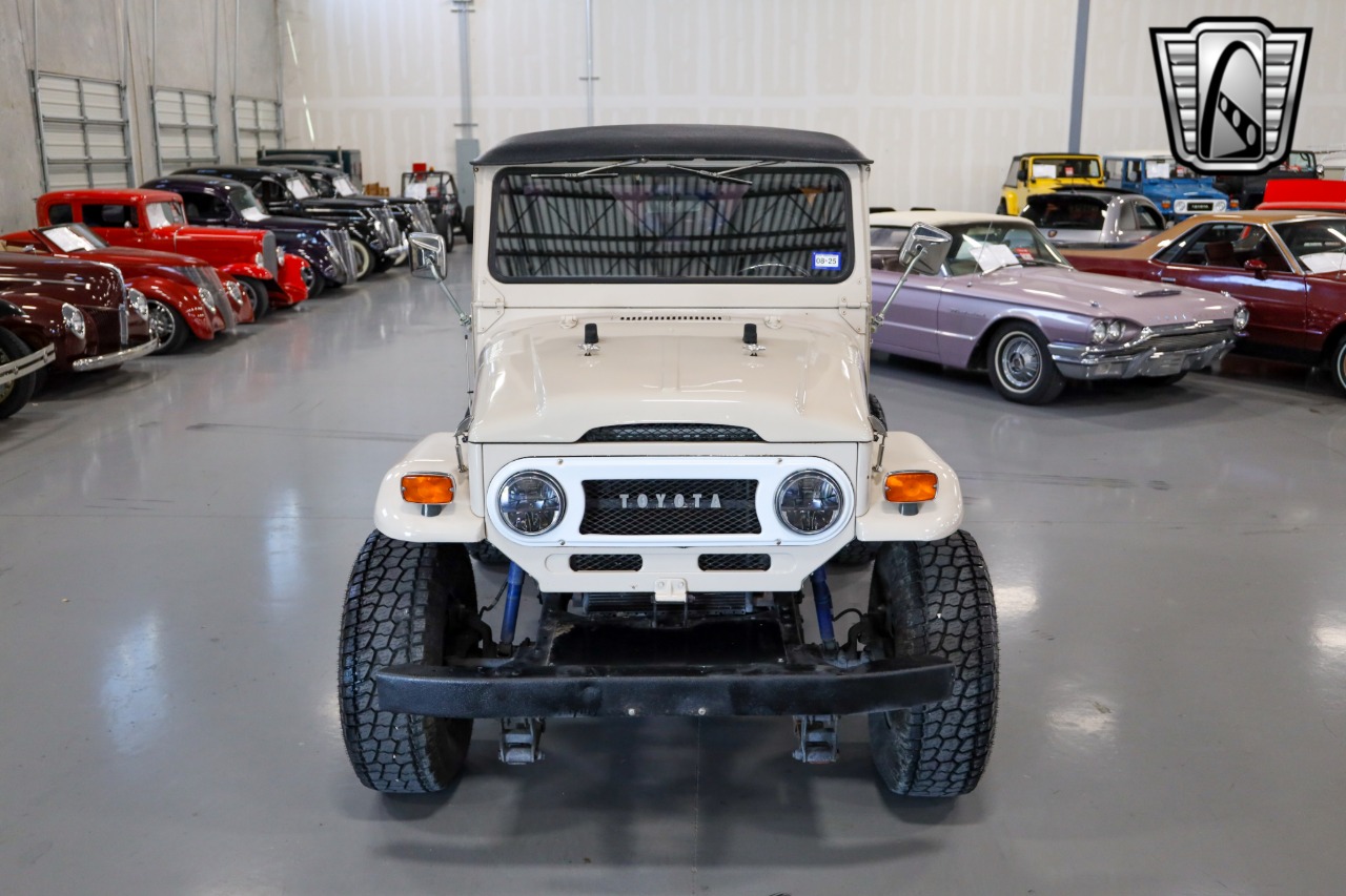 1972-toyota-land-cruiser-fj40-for-sale-01