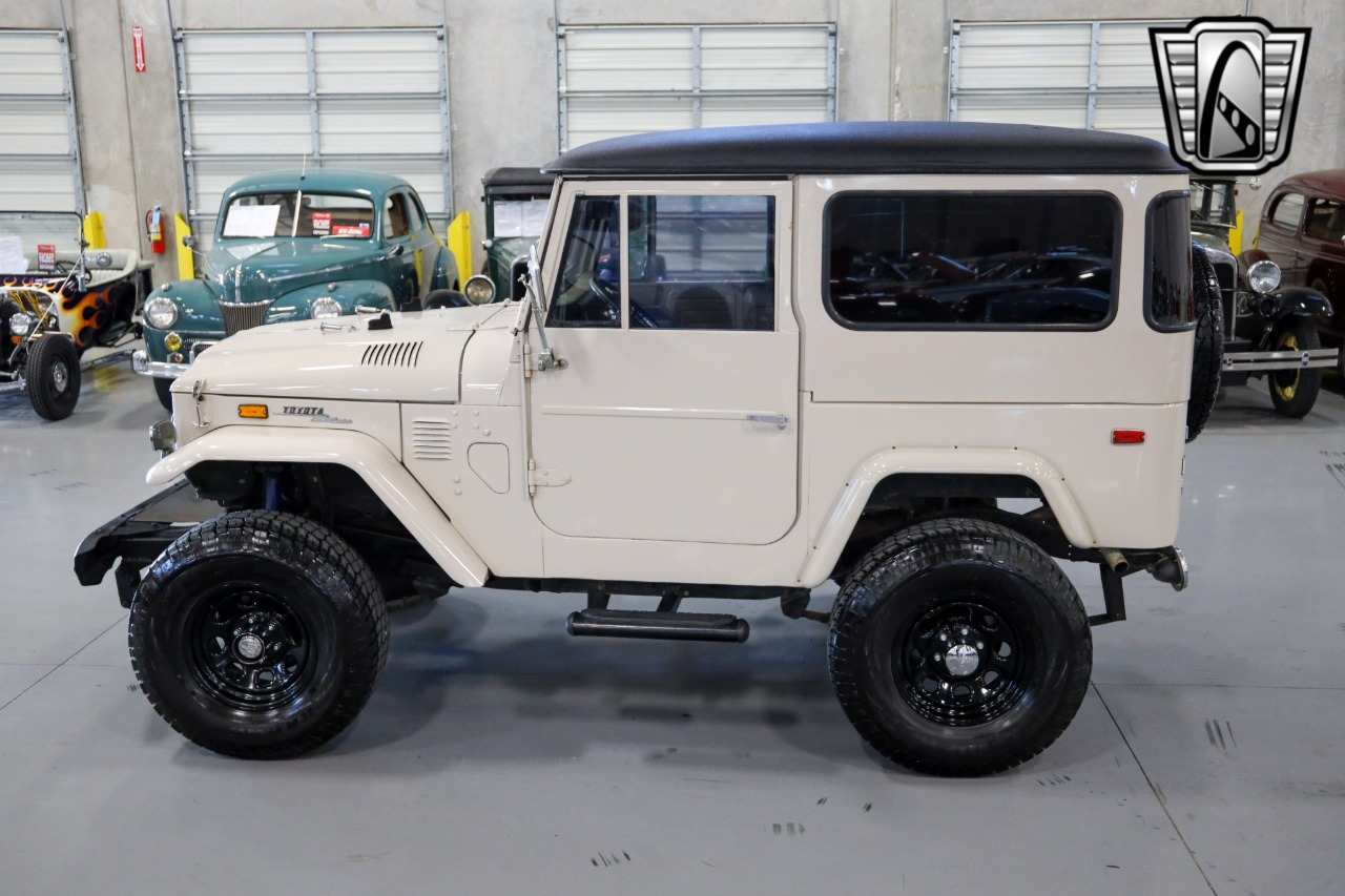 1972-toyota-land-cruiser-fj40-for-sale-03