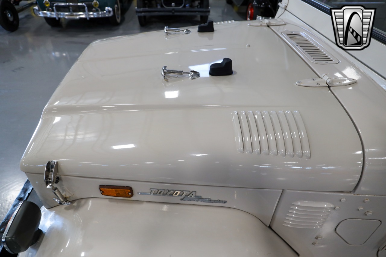 1972-toyota-land-cruiser-fj40-for-sale-11