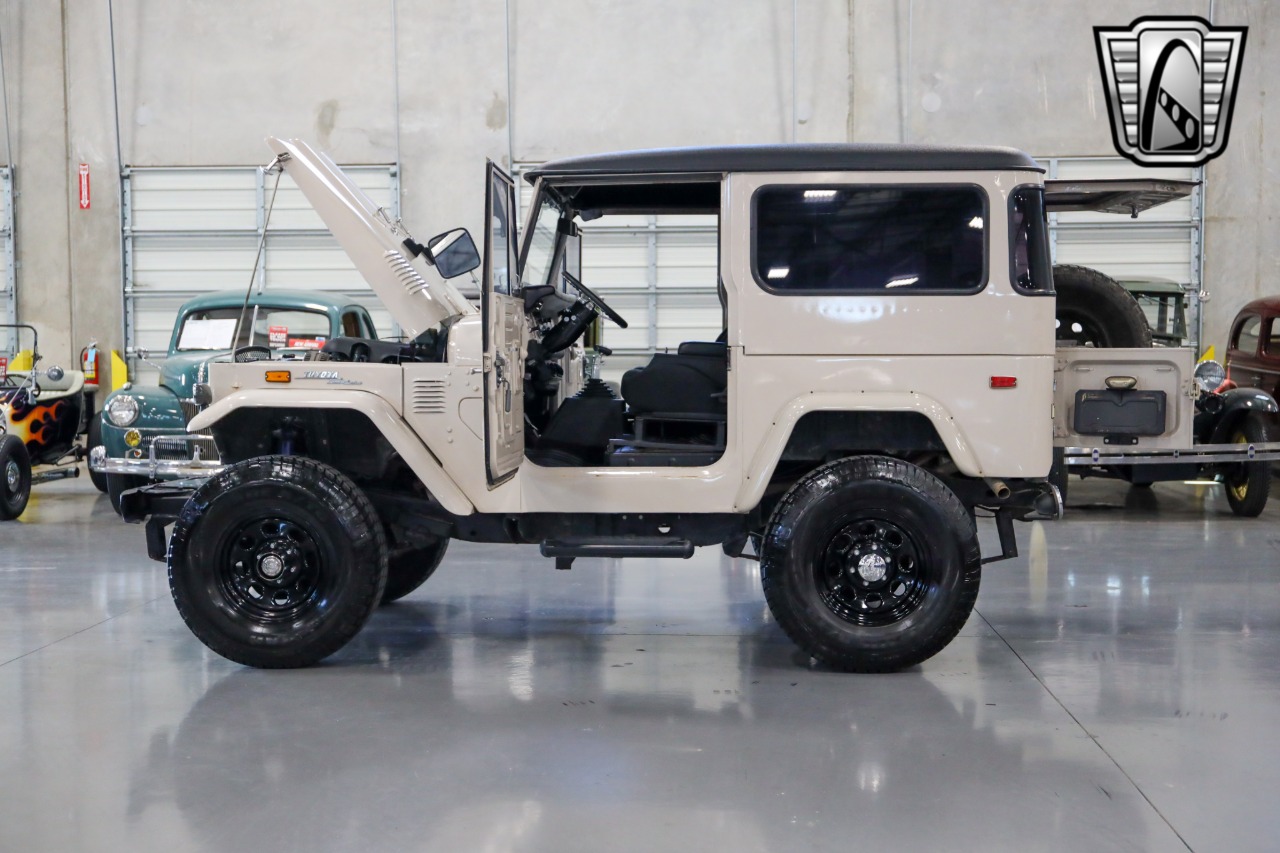 1972-toyota-land-cruiser-fj40-for-sale-24