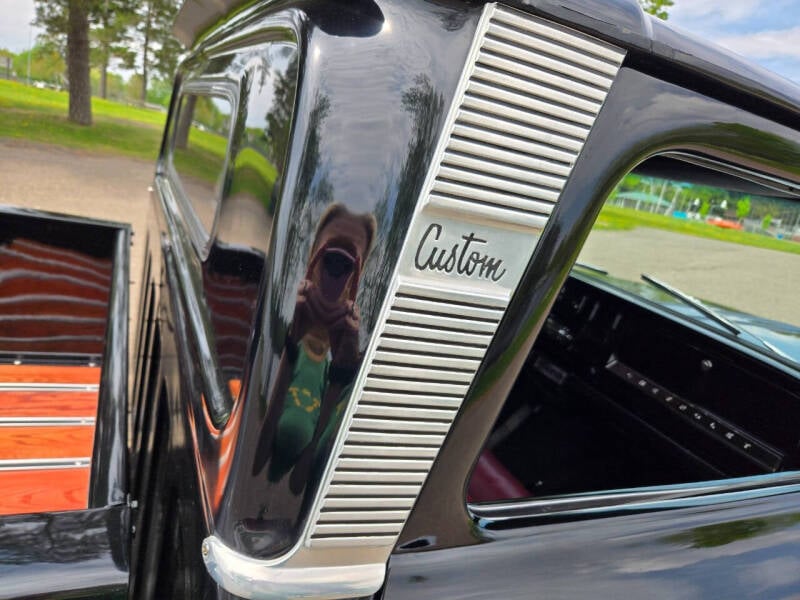 1966-chevrolet-c-k-10-series-custom-stepside-short-bed (36)