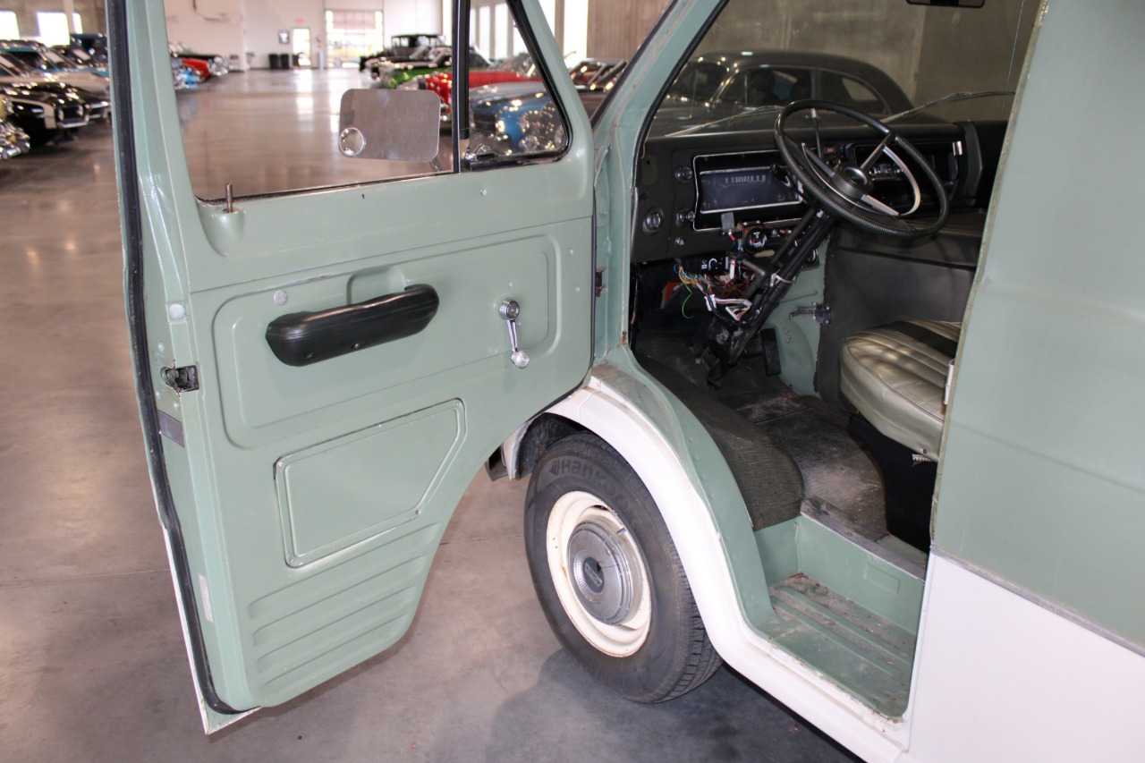 1969-ford-econoline-camper-van-for-sale-18