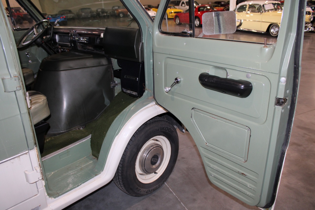 1969-ford-econoline-camper-van-for-sale-22