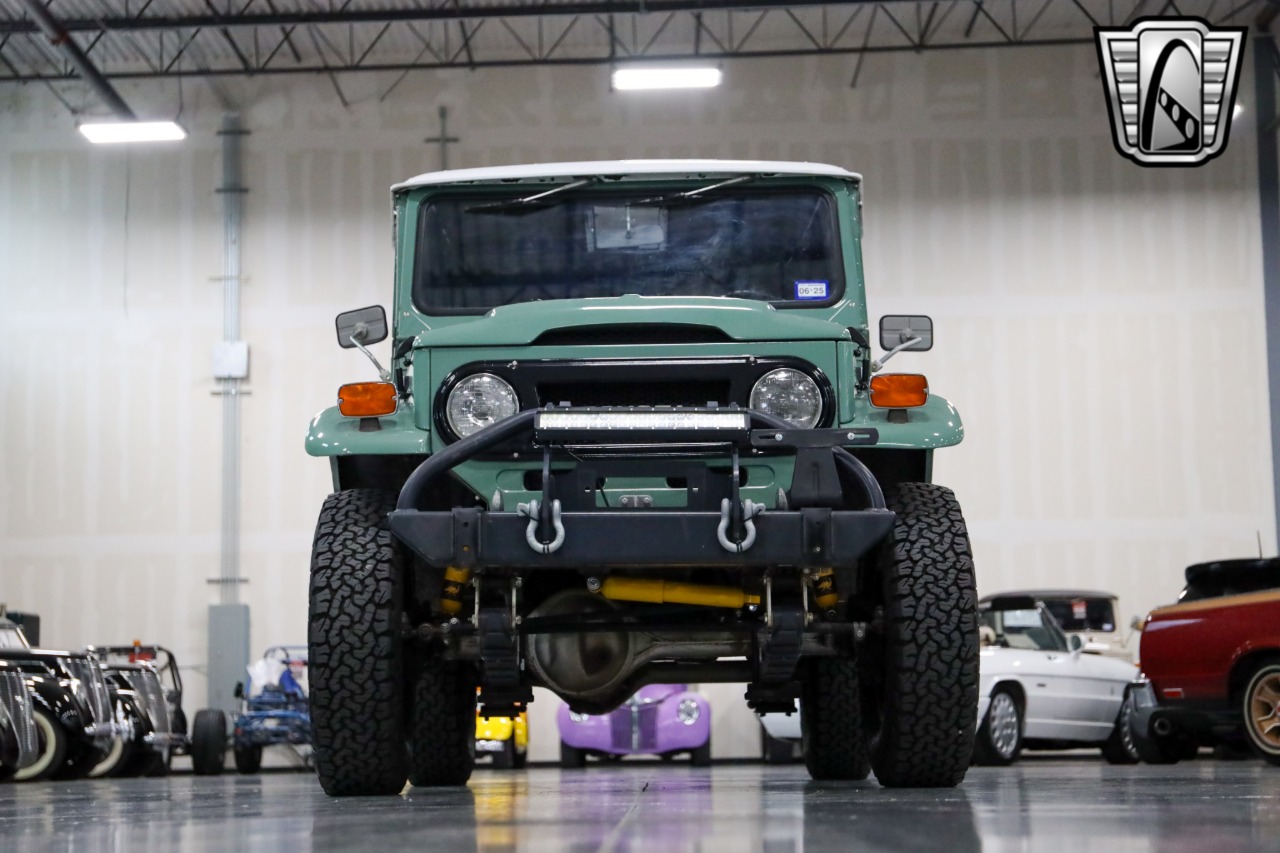 1974-toyota-land-cruiser-fj40-for-sale-02