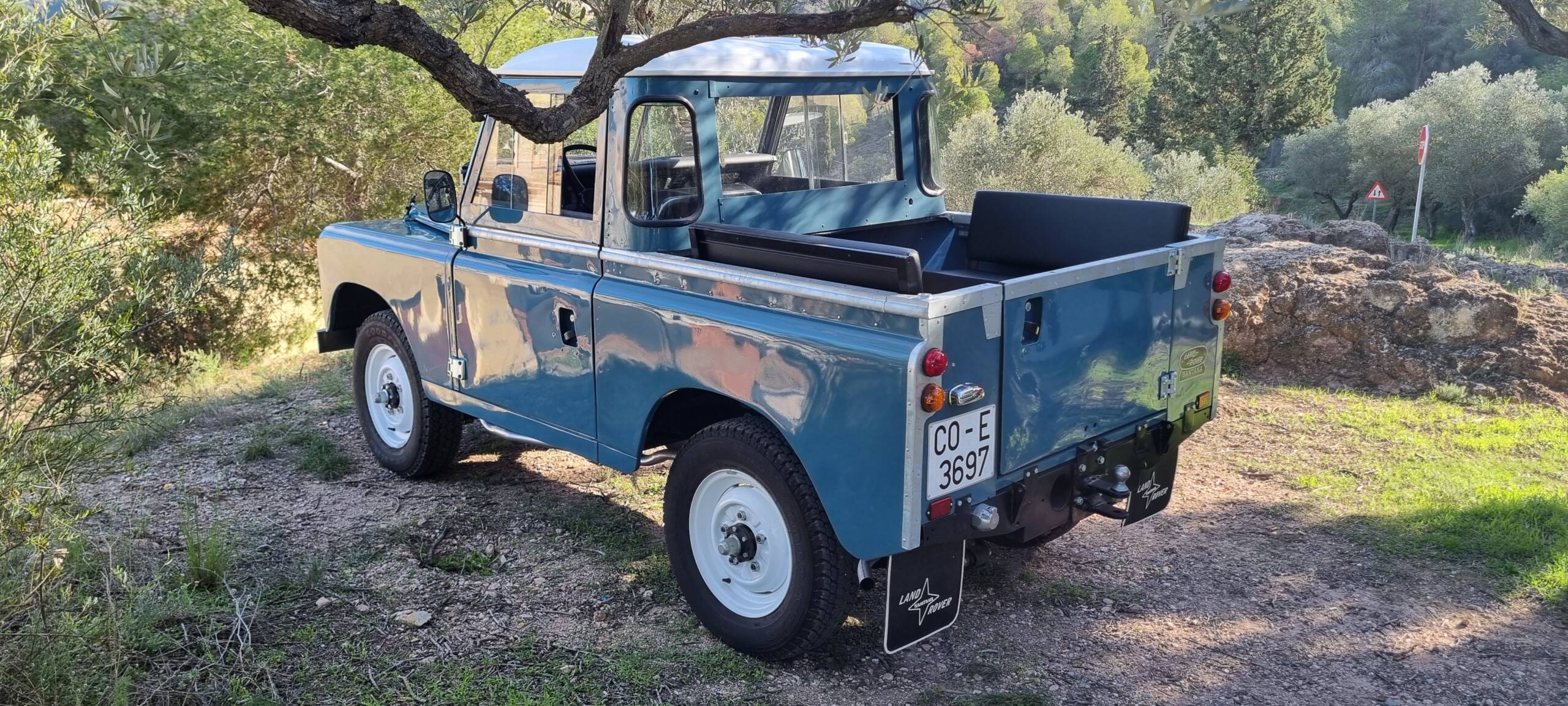 1976-land-rover-santana-series-iii-88-for-sale-03