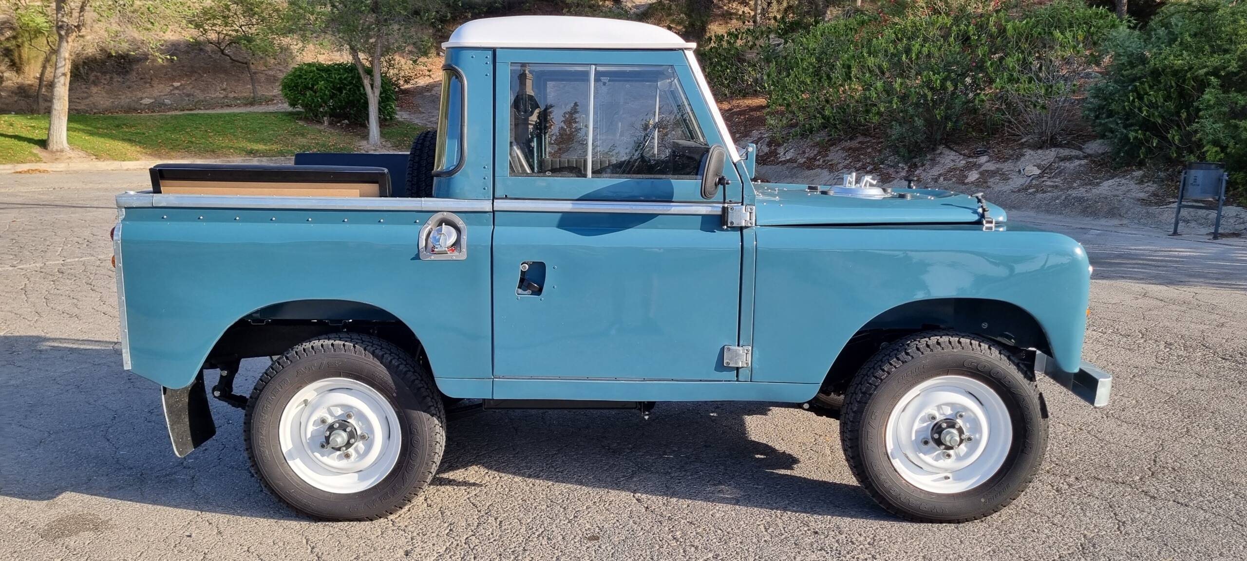 1976-land-rover-santana-series-iii-88-for-sale-11