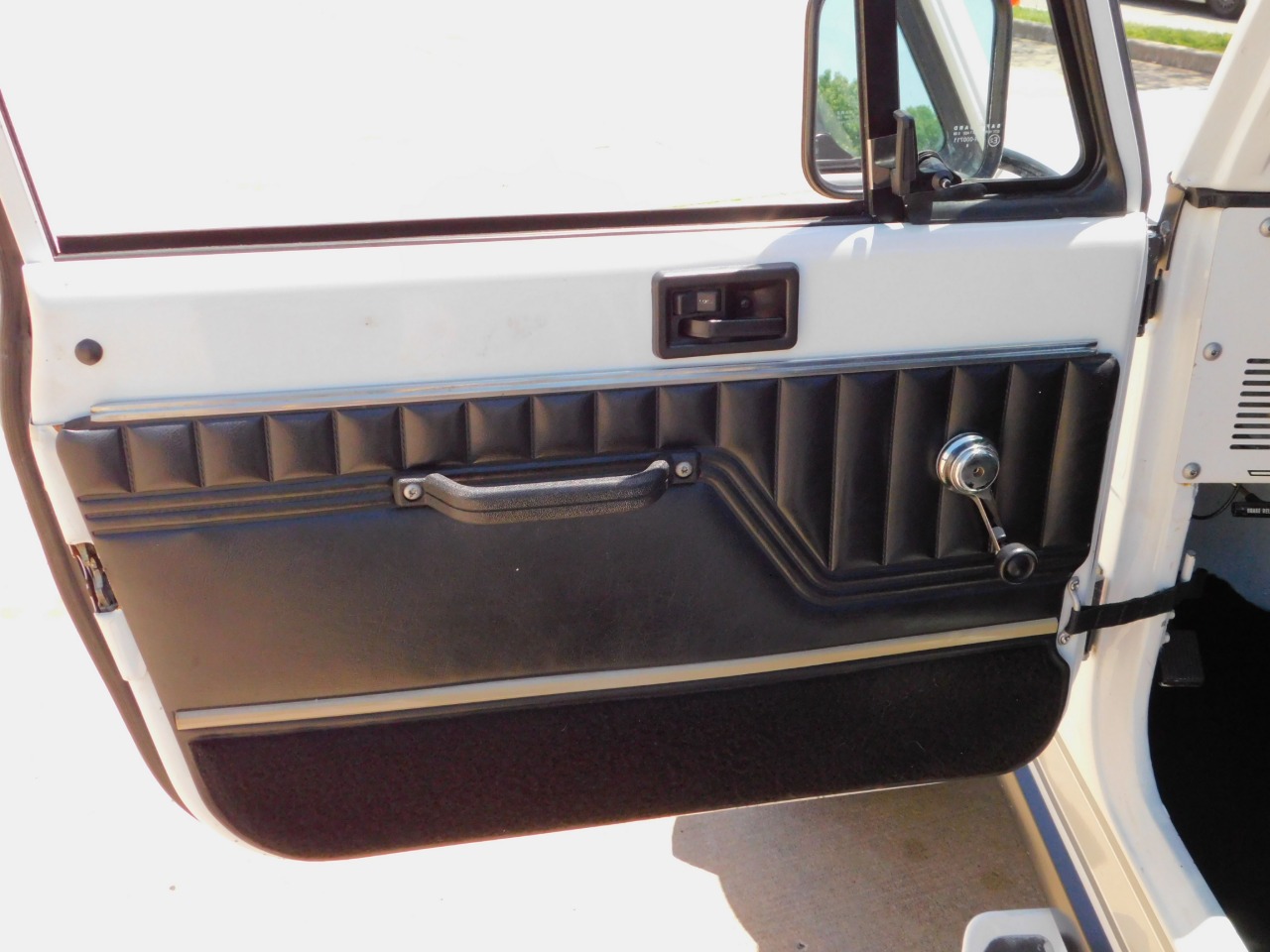 1982-jeep-cj-8-scrambler-for-sale-37