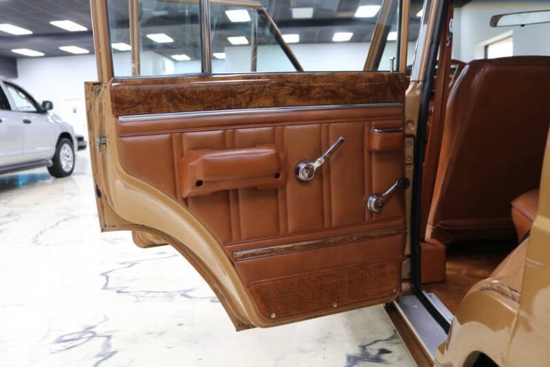 1982-jeep-wagoneer-limited-4x4-suv-8