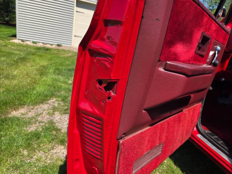 1985-chevrolet-c-k-10-series-c10-2dr-standard-cab-sb (37)