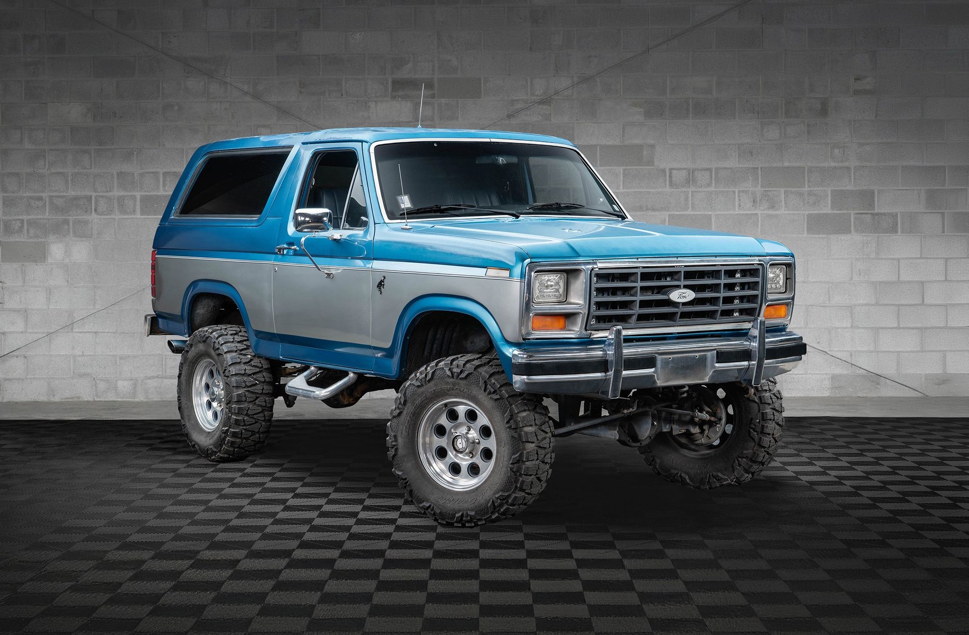 1985-ford-bronco