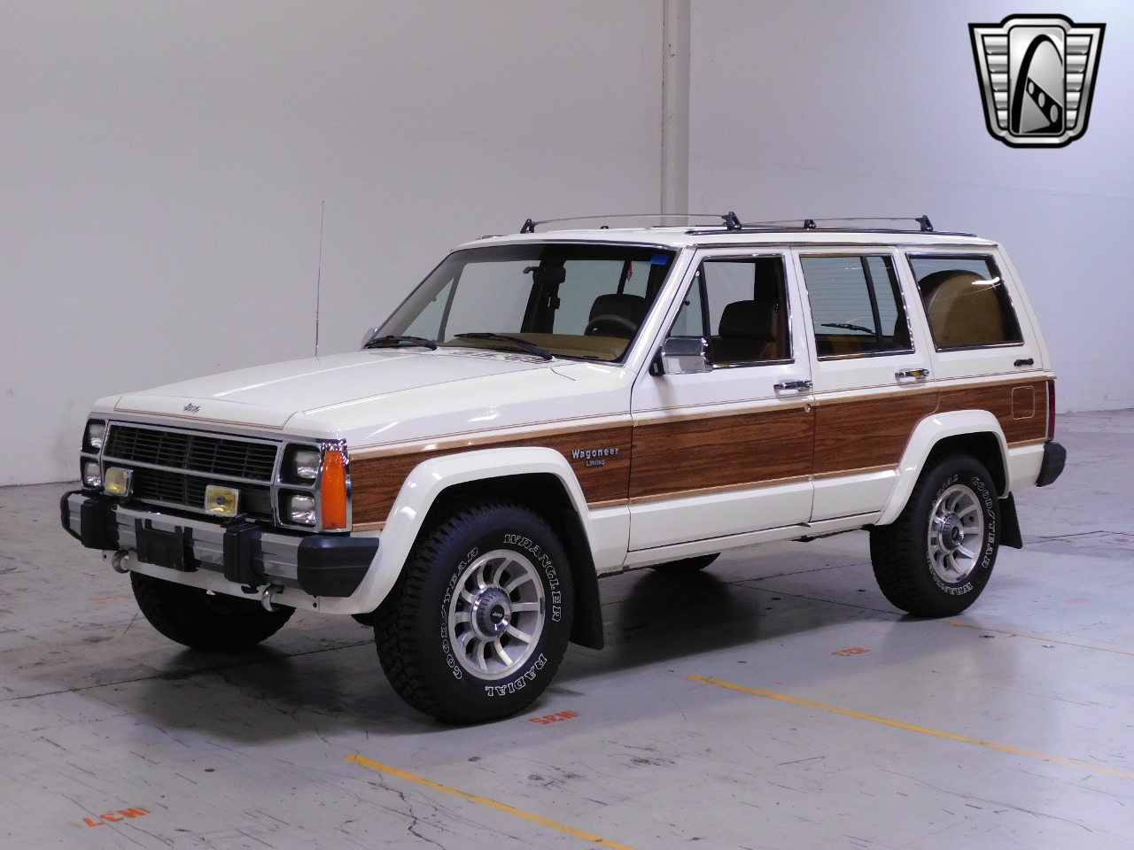 1986-jeep-grand-wagoneer-for-sale-01