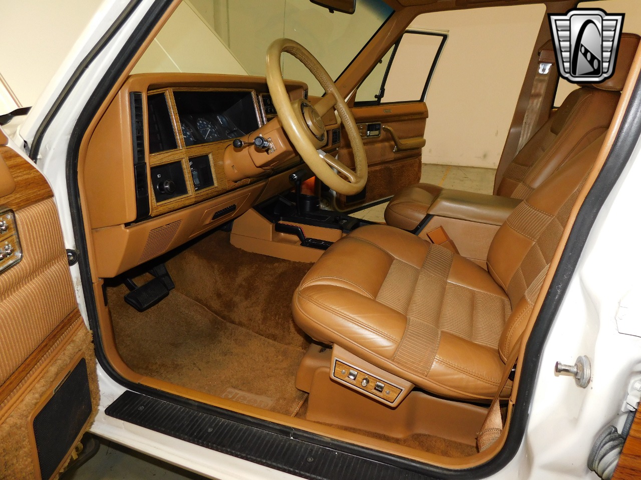 1986-jeep-grand-wagoneer-for-sale-06