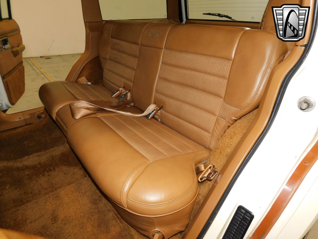 1986-jeep-grand-wagoneer-for-sale-08