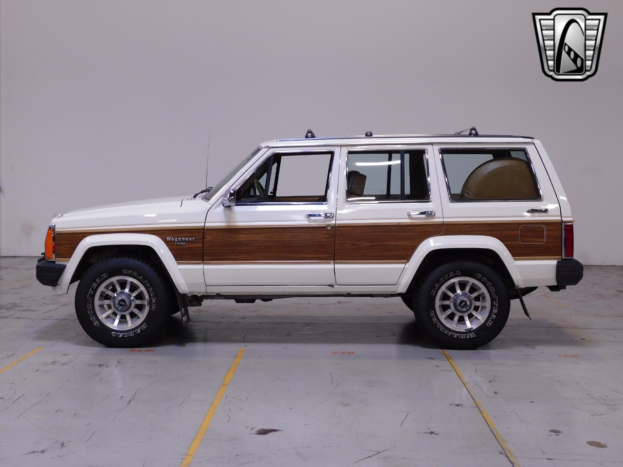 1986-jeep-grand-wagoneer-for-sale-12