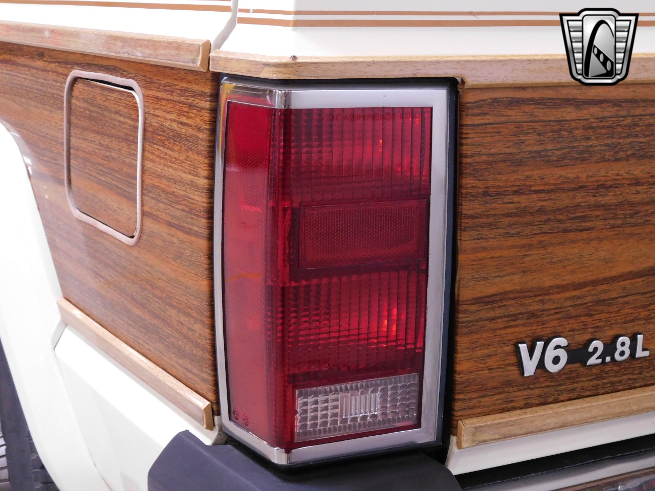 1986-jeep-grand-wagoneer-for-sale-29