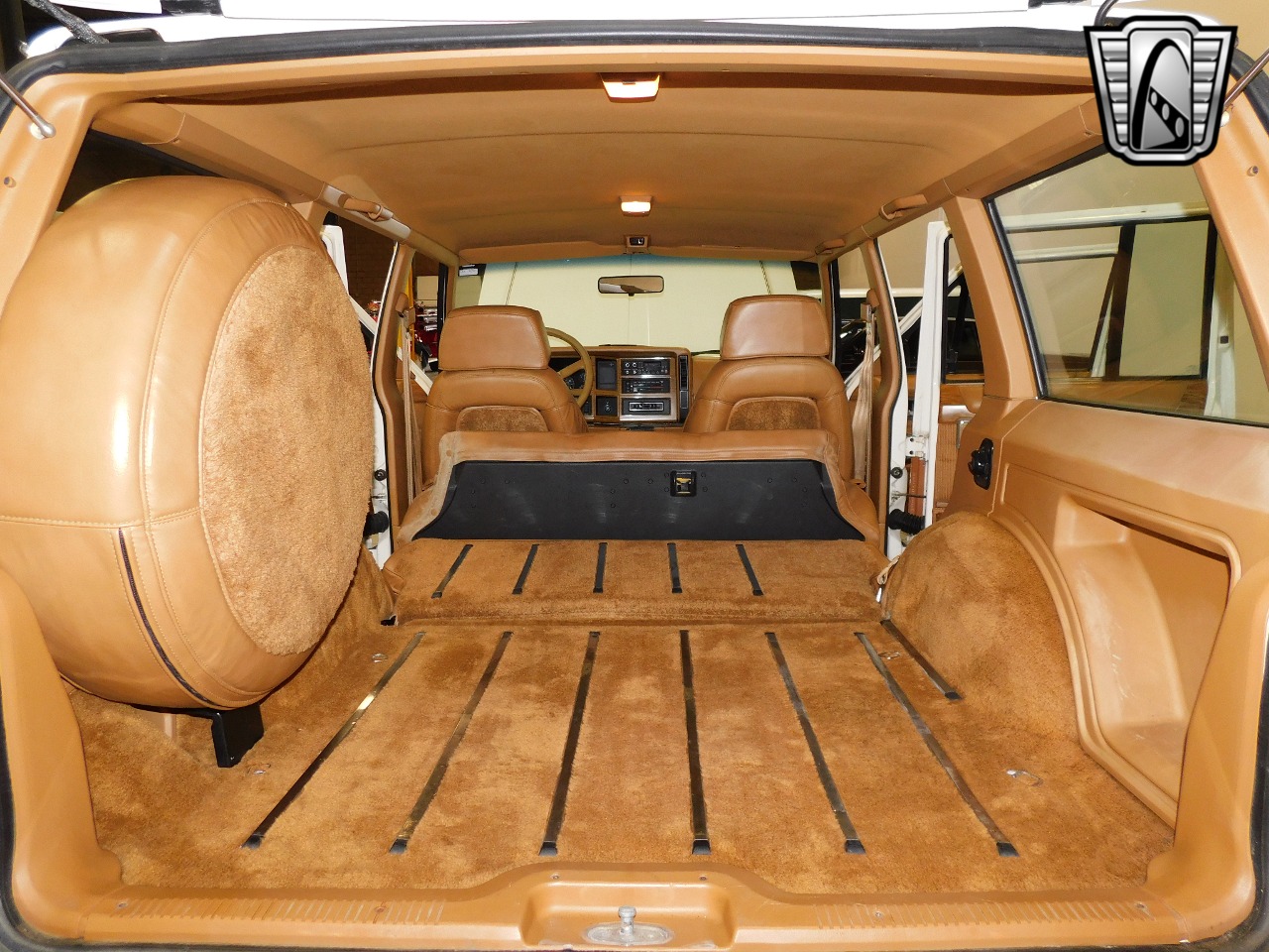1986-jeep-grand-wagoneer-for-sale-39