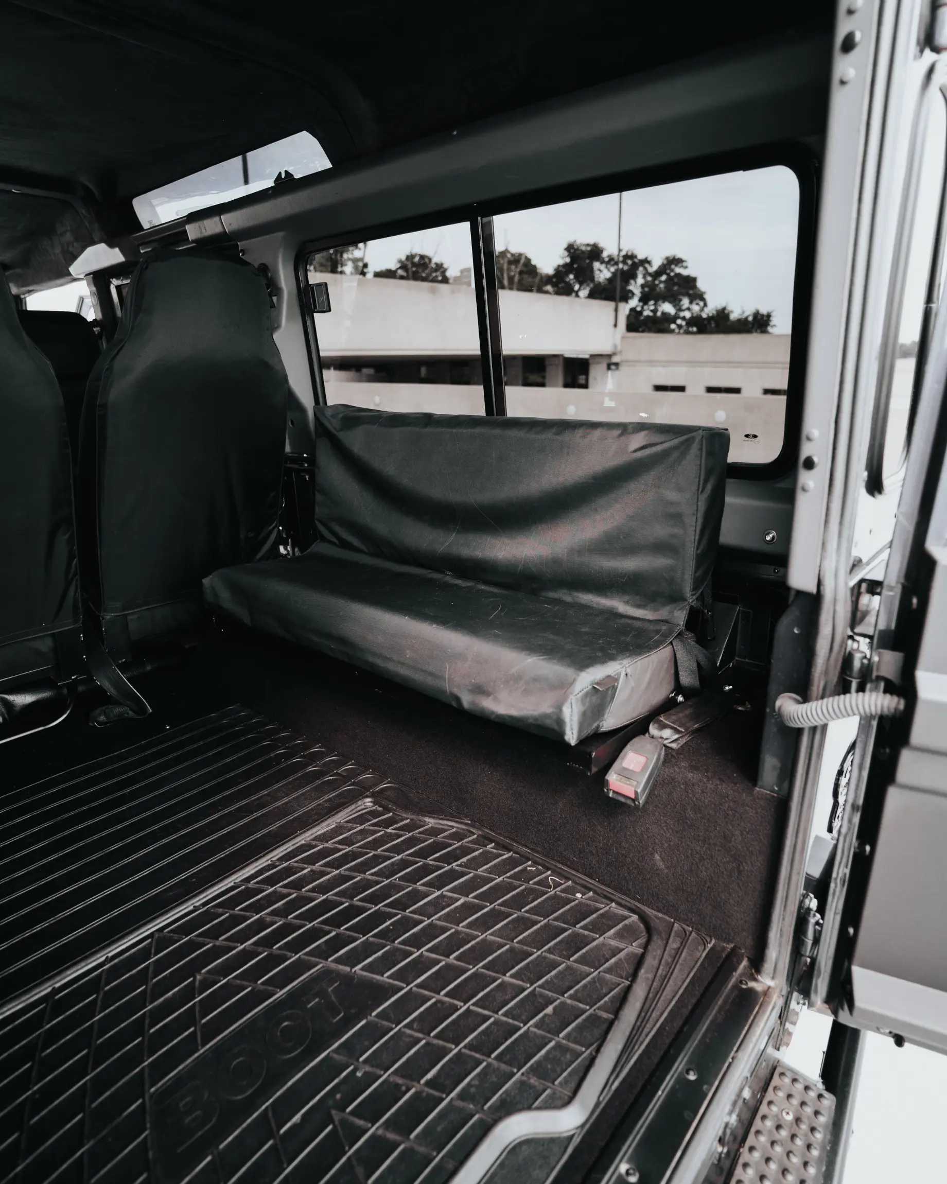 1989-land-rover-defender-110-for-sale-33