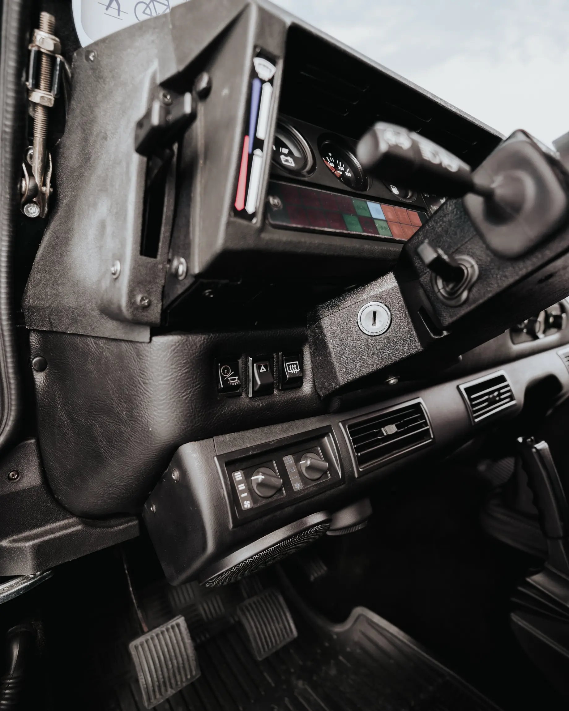 1989-land-rover-defender-110-for-sale-35