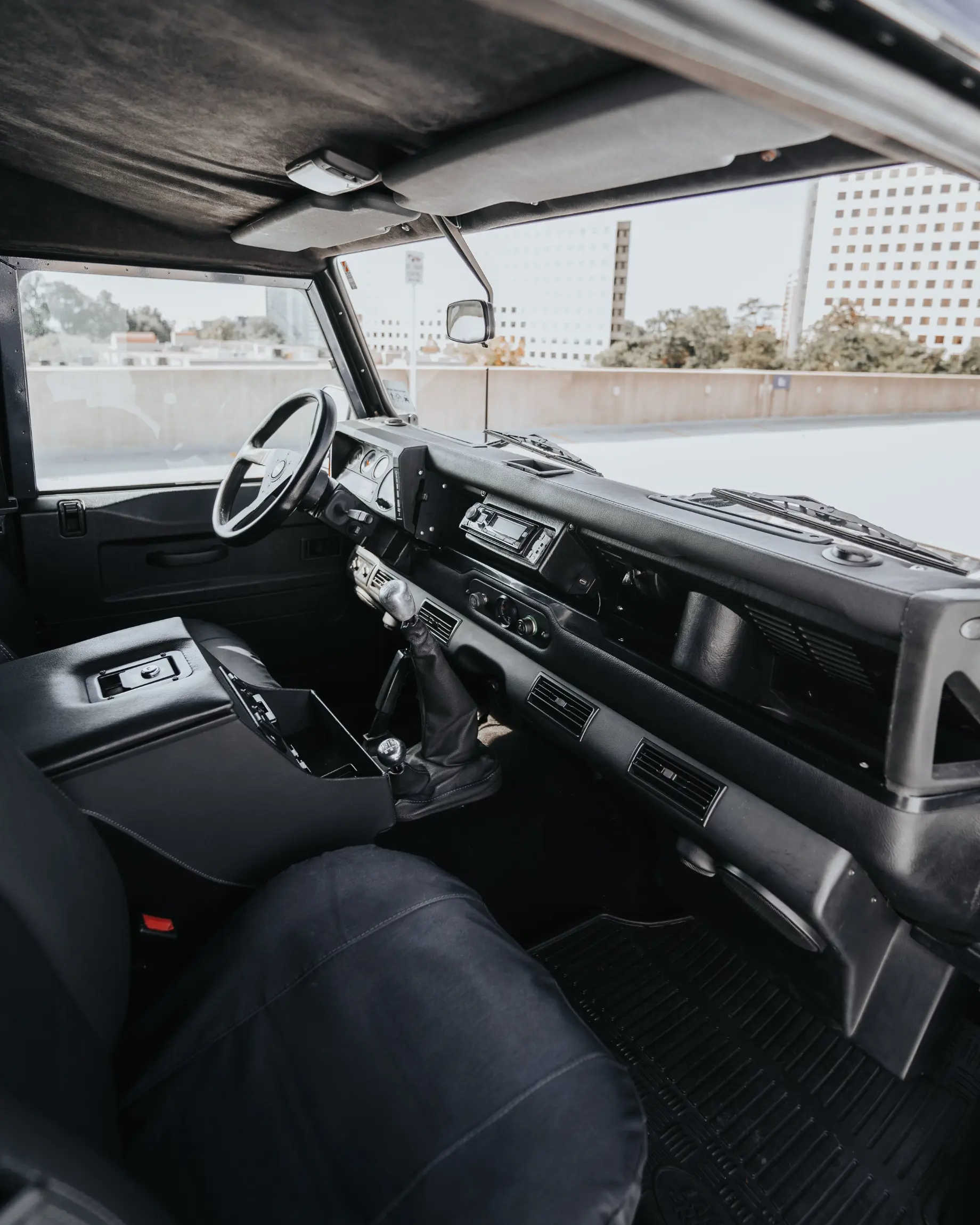 1989-land-rover-defender-110-for-sale-42