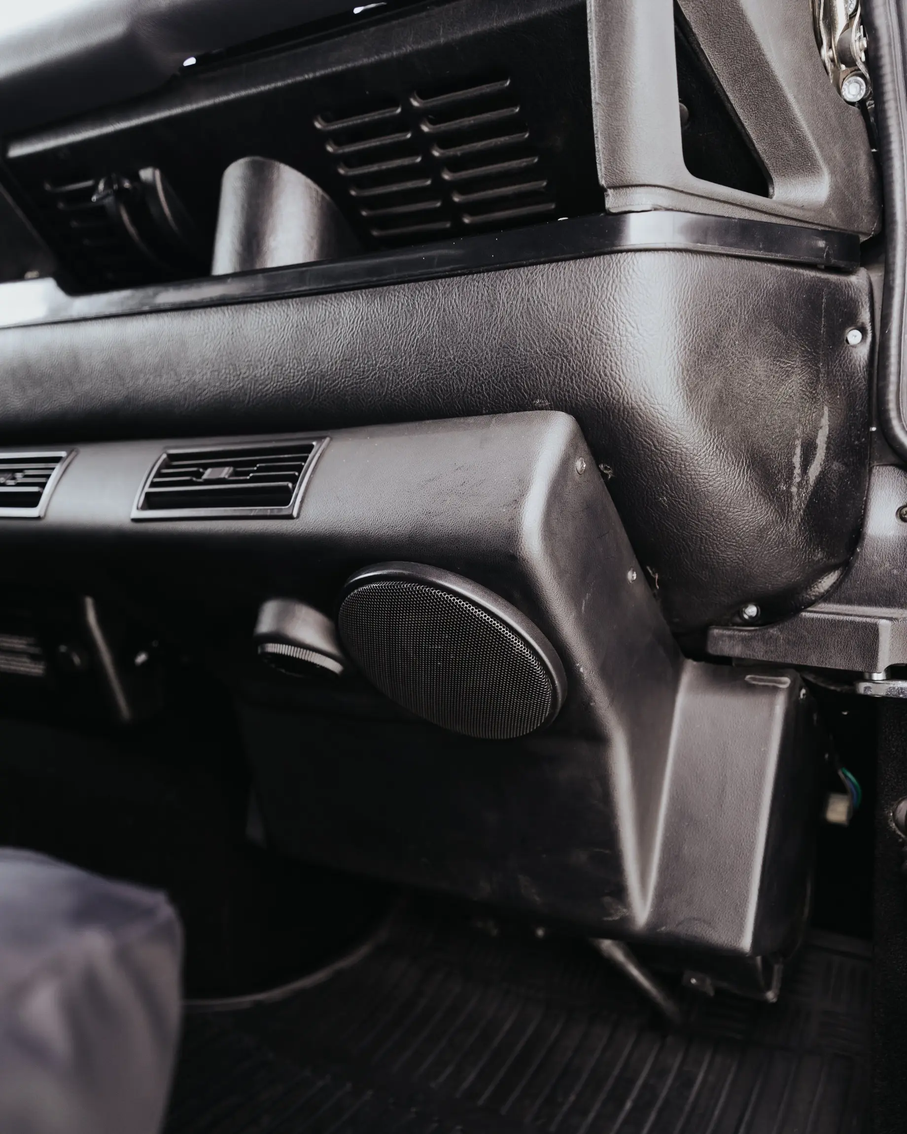 1989-land-rover-defender-110-for-sale-43