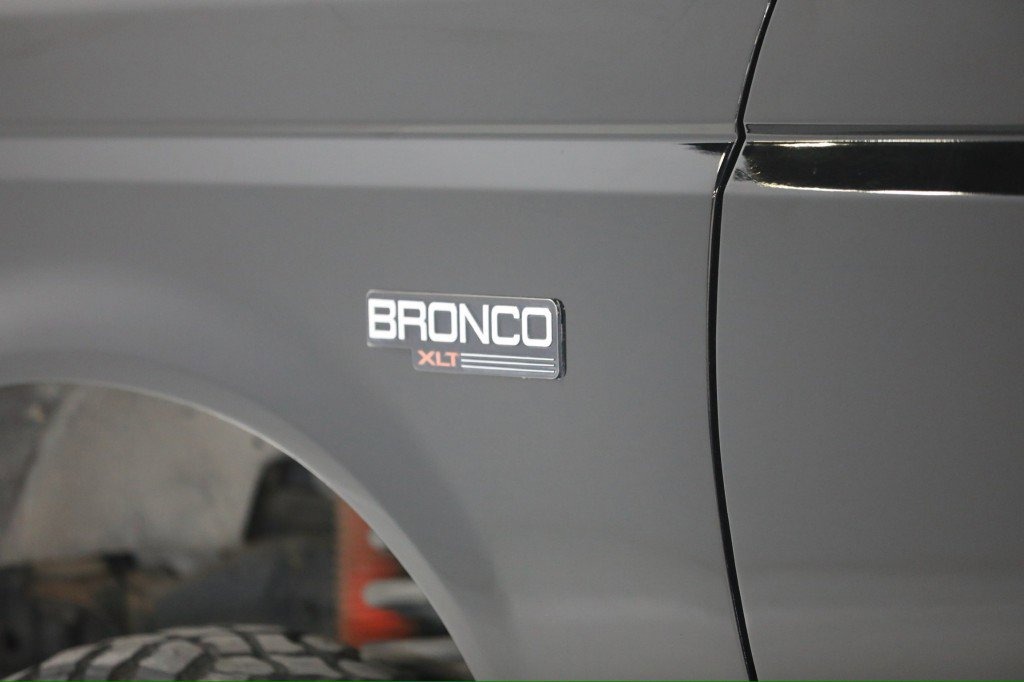 1992-ford-bronco-nite-edition-11