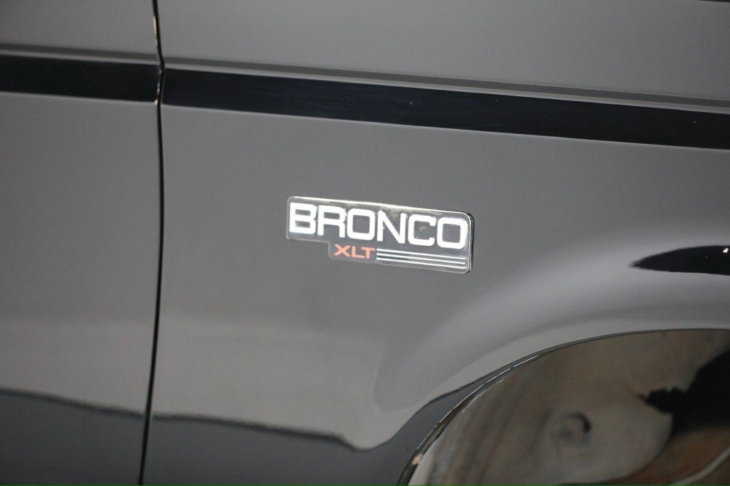 1992-ford-bronco-nite-edition-15