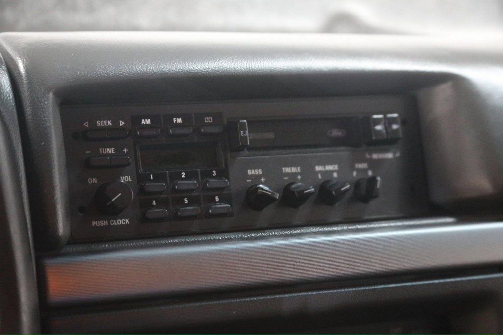 1992-ford-bronco-nite-edition-31