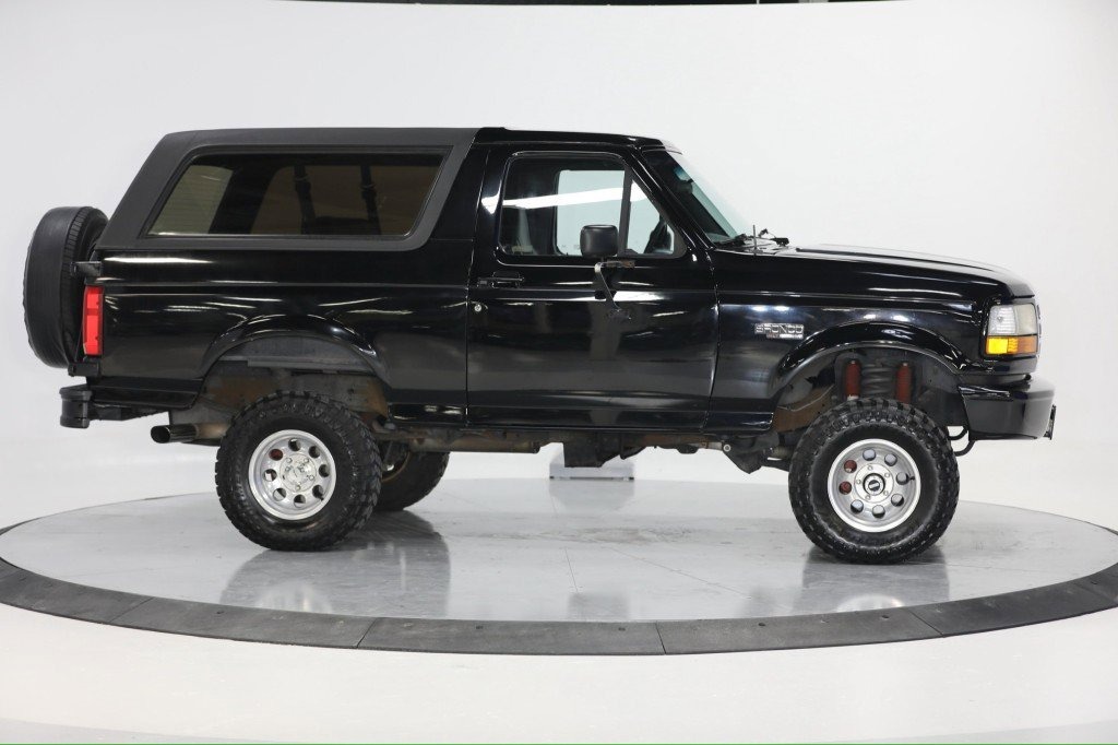 1992-ford-bronco-nite-edition-9