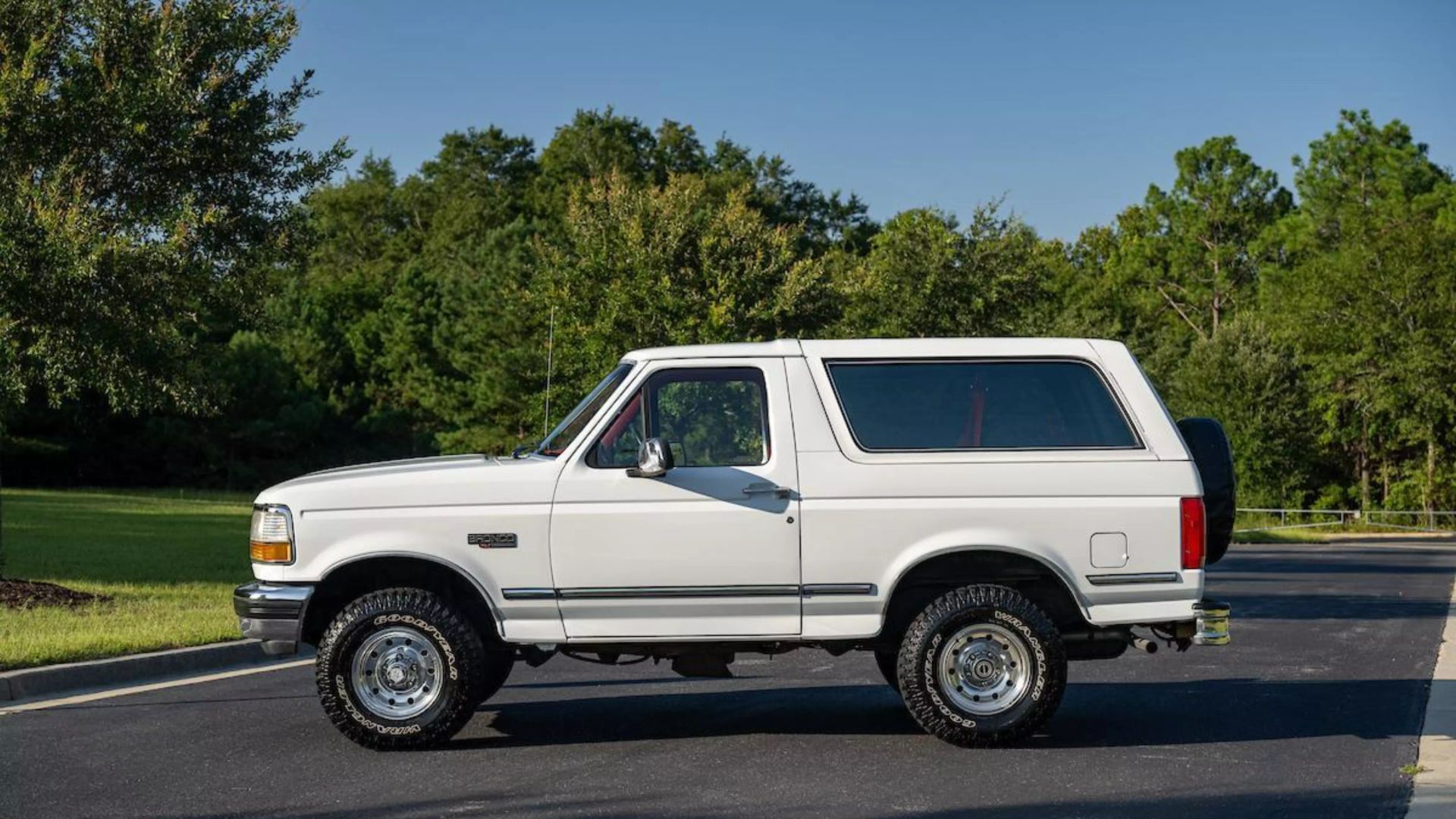 1992-ford-bronco-oj-simpson-4x4-for-sale-01