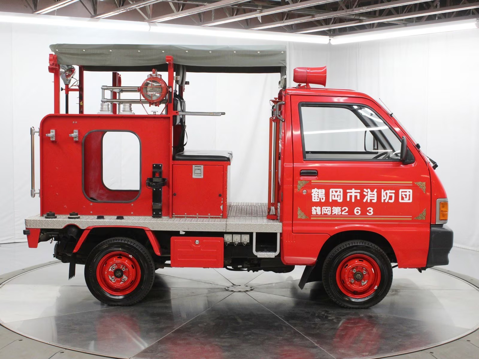 1993-daihatsu-hijet-4x4-mini-fire-truck-for-sale-7