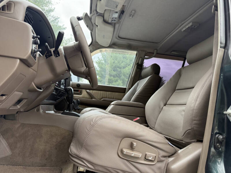 1995-toyota-land-cruiser-base-awd-4dr-suv (17)