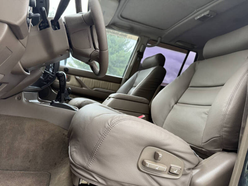 1995-toyota-land-cruiser-base-awd-4dr-suv (18)