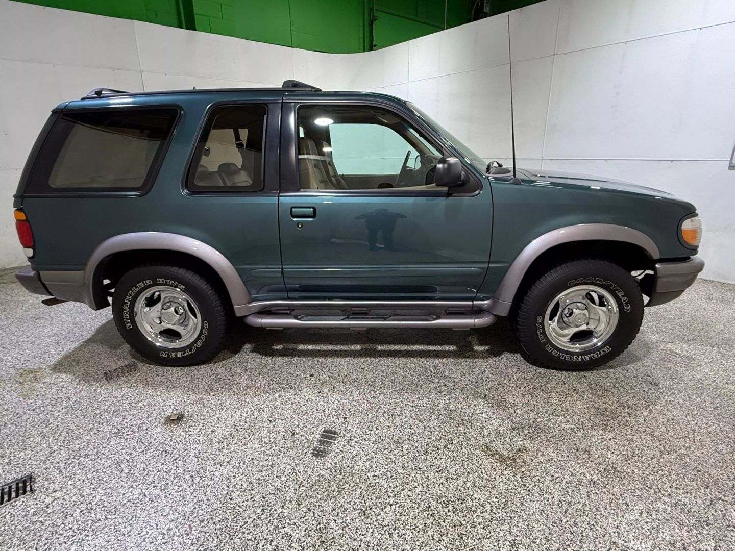 1996-ford-explorer-for-sale-02