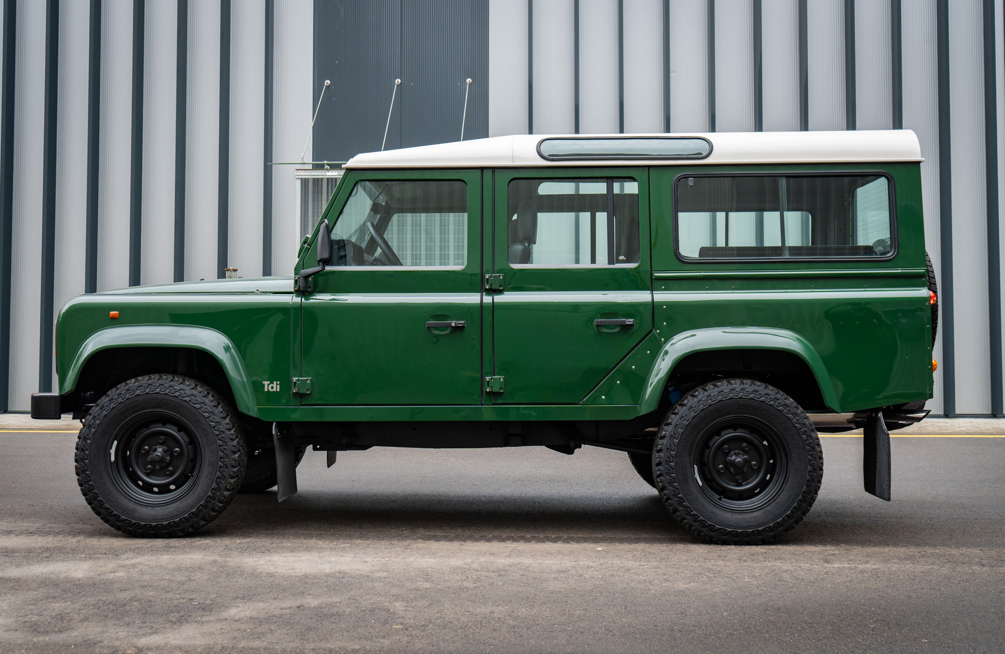 1996-land-rover-defender-110-300tdi-for-sale-samuel-06