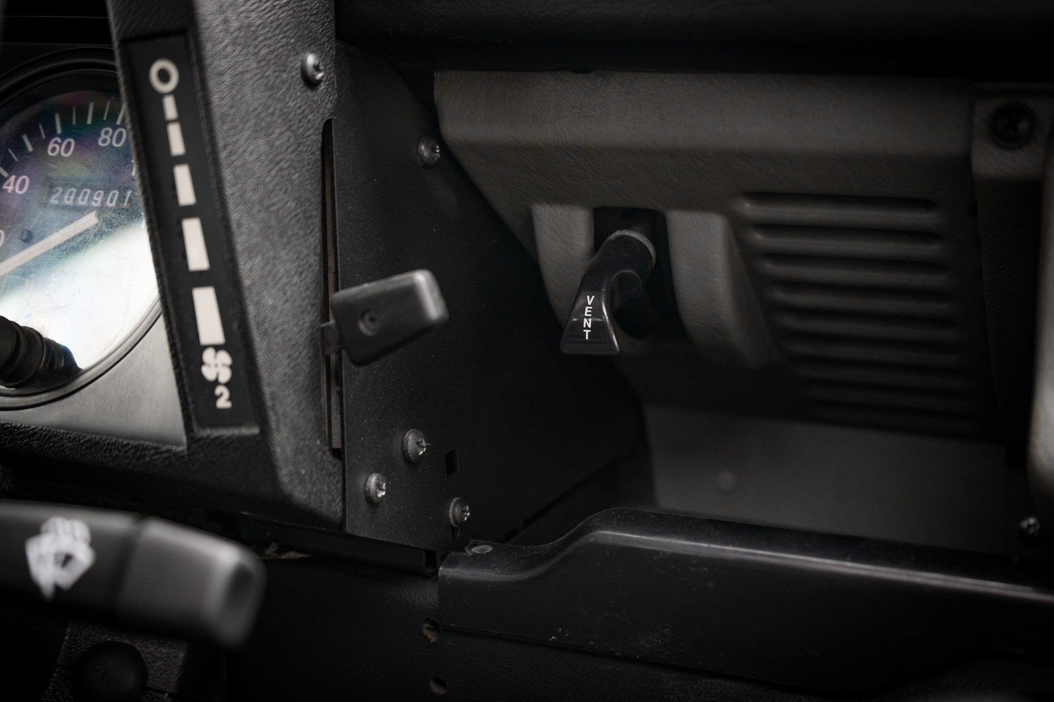 1996-land-rover-defender-110-300tdi-for-sale-samuel-45