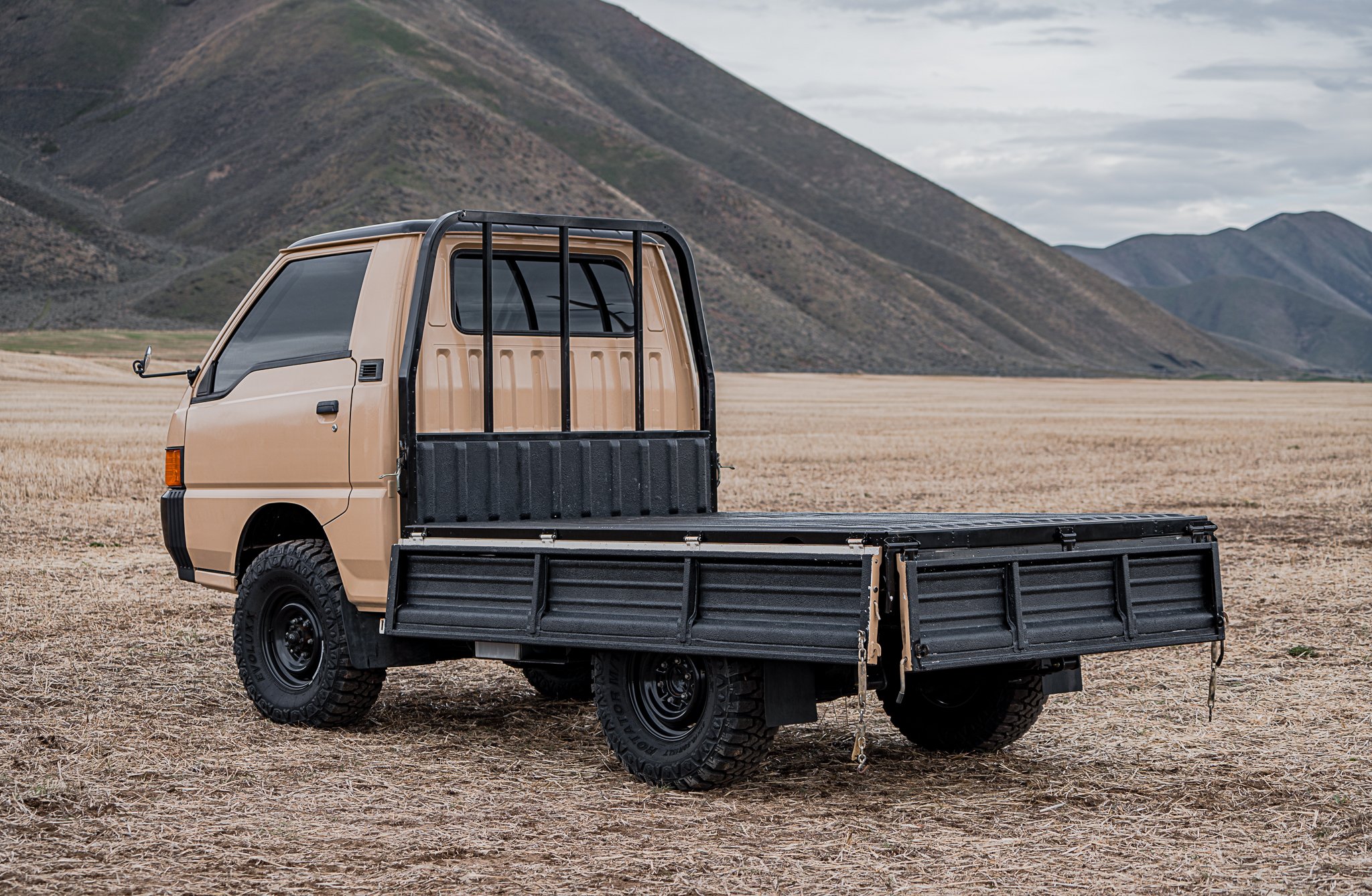 1998-mitsubishi-delica-l300-truck-for-sale-01