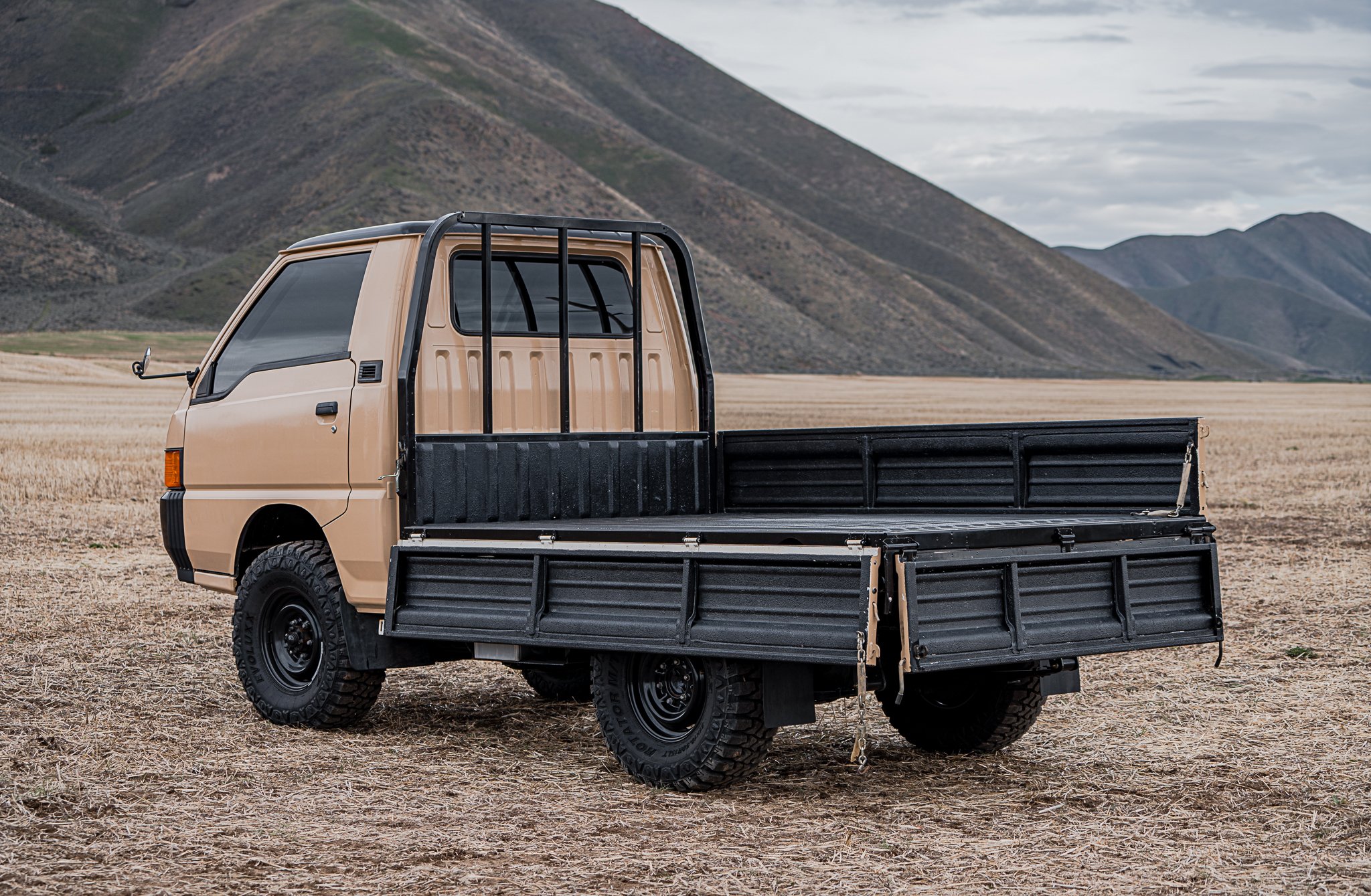 1998-mitsubishi-delica-l300-truck-for-sale-02