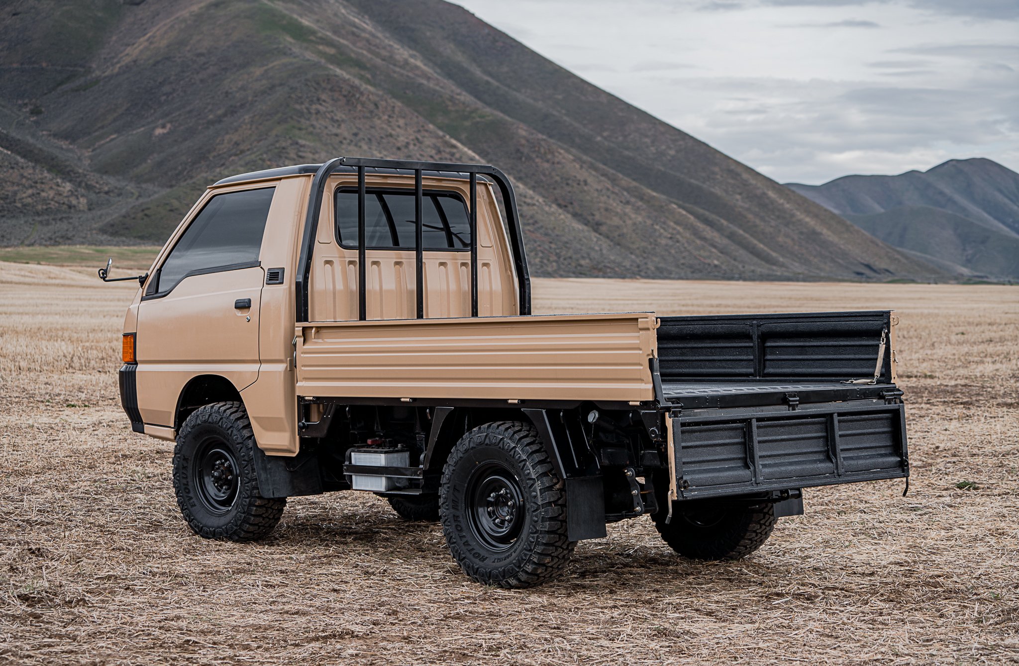 1998-mitsubishi-delica-l300-truck-for-sale-03