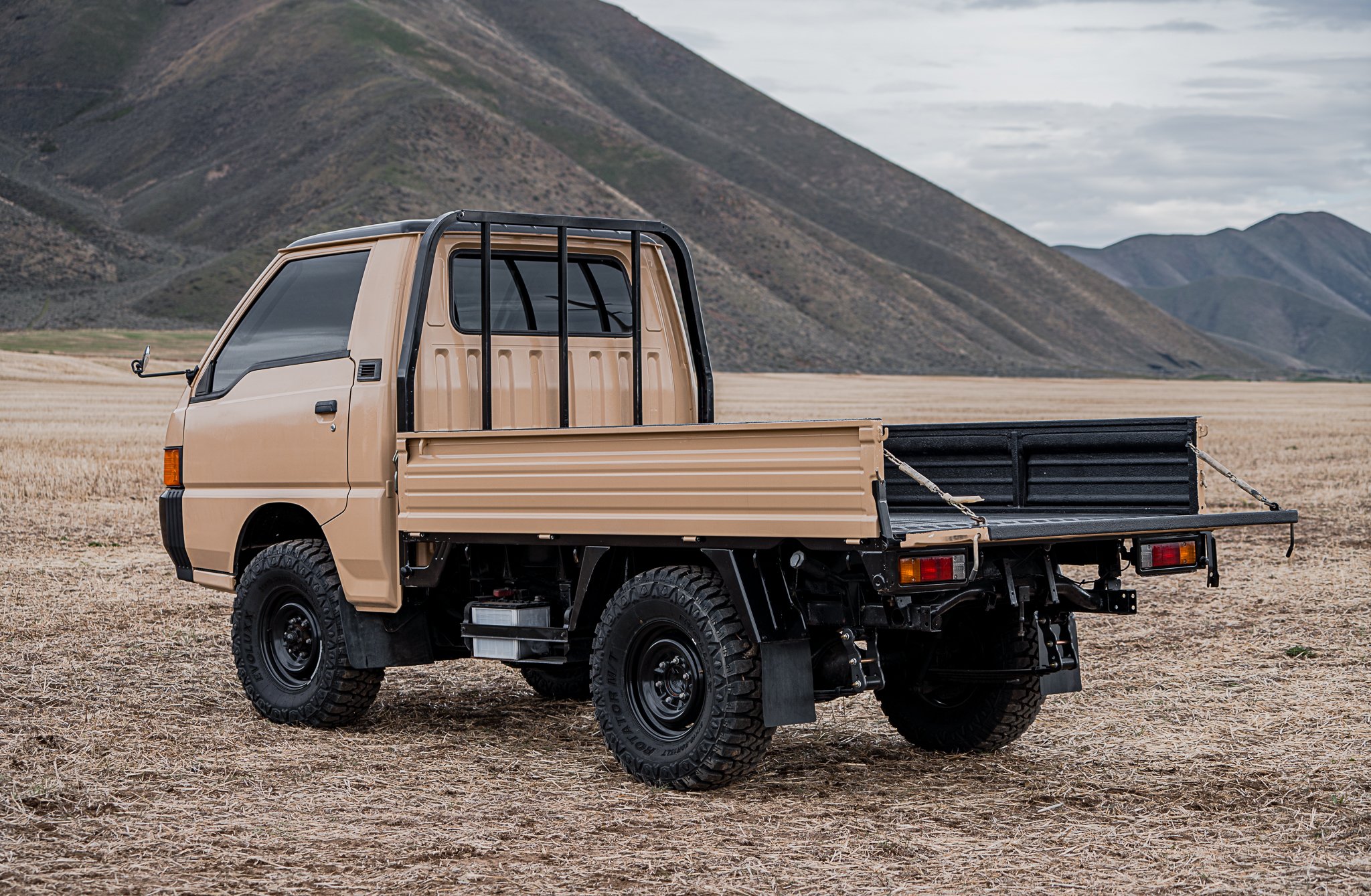 1998-mitsubishi-delica-l300-truck-for-sale-04