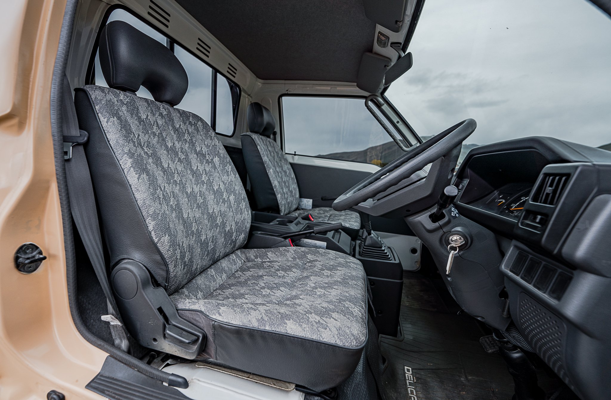 1998-mitsubishi-delica-l300-truck-for-sale-26