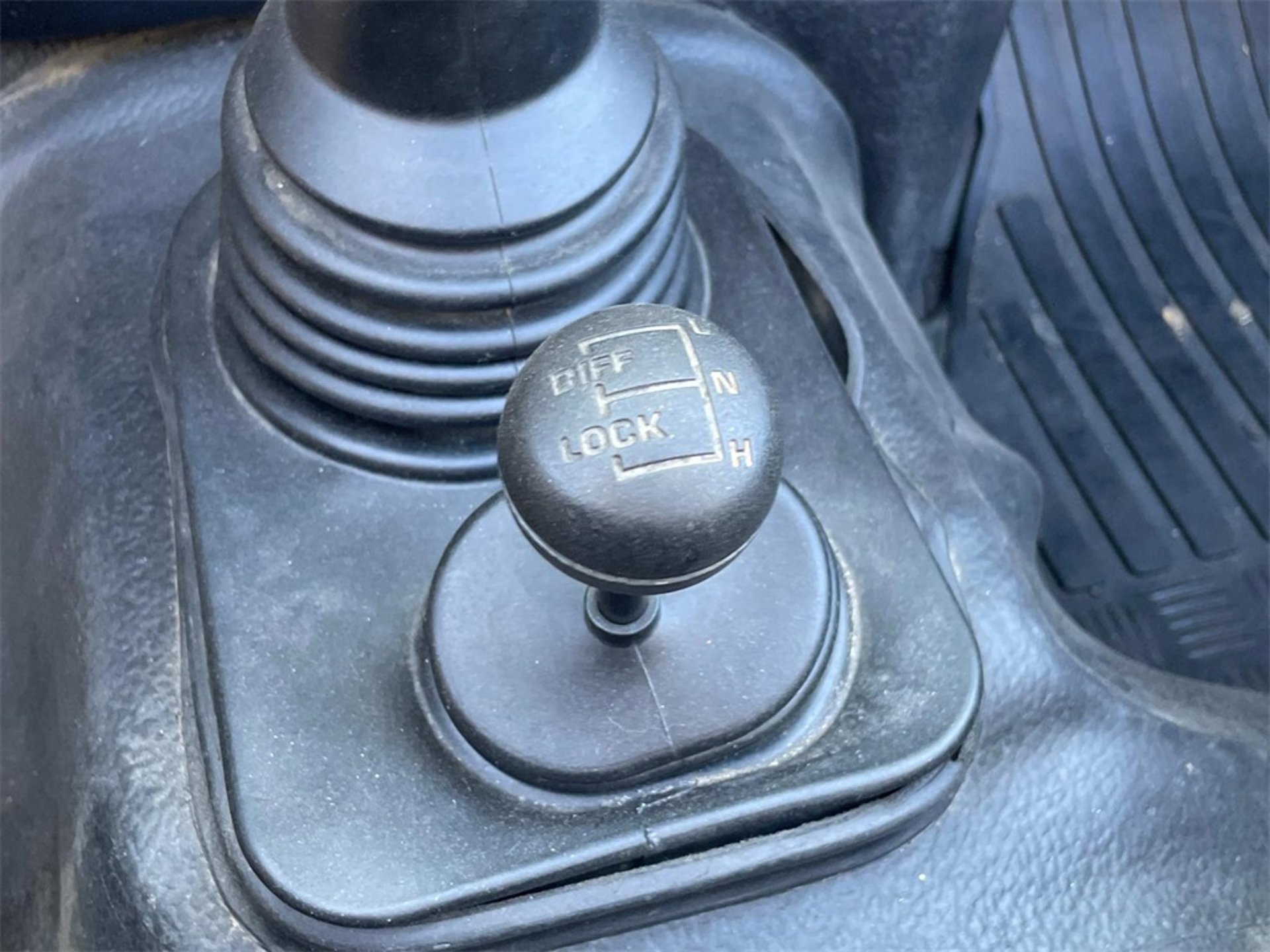 1999-land-rover-defender-110-4wd-for-sale-8