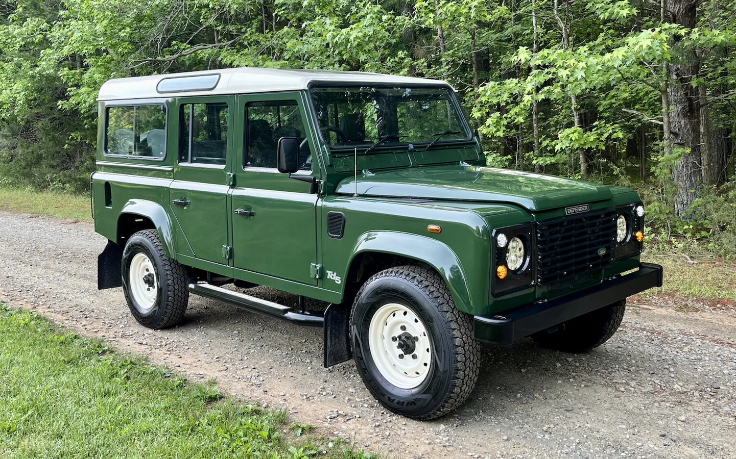 2000-land-rover-defender-110-for-sale-01