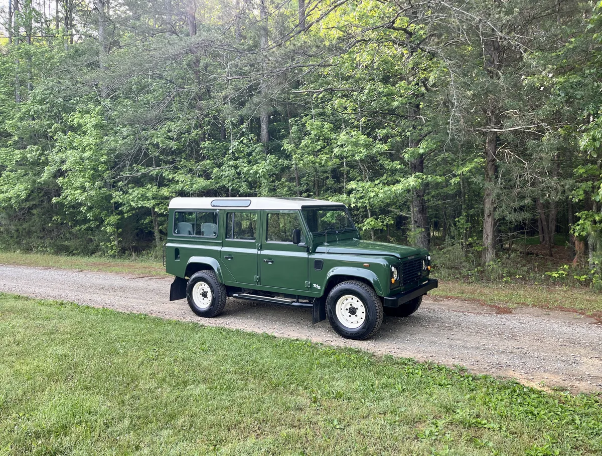 2000-land-rover-defender-110-for-sale-02