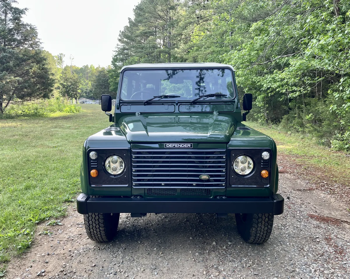 2000-land-rover-defender-110-for-sale-03