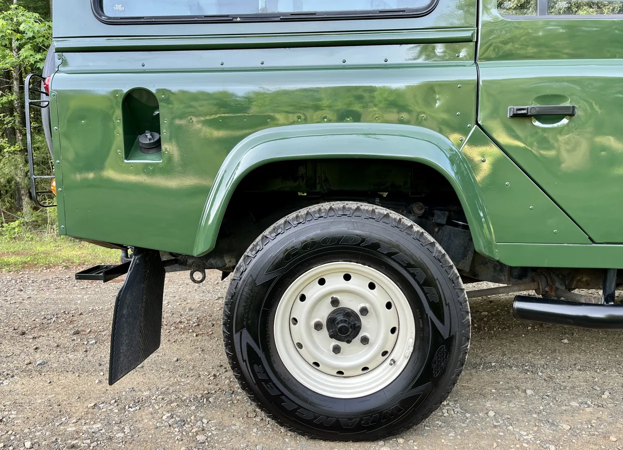 2000-land-rover-defender-110-for-sale-09