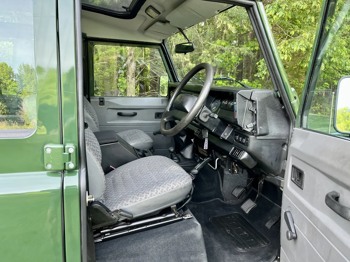 2000-land-rover-defender-110-for-sale-14