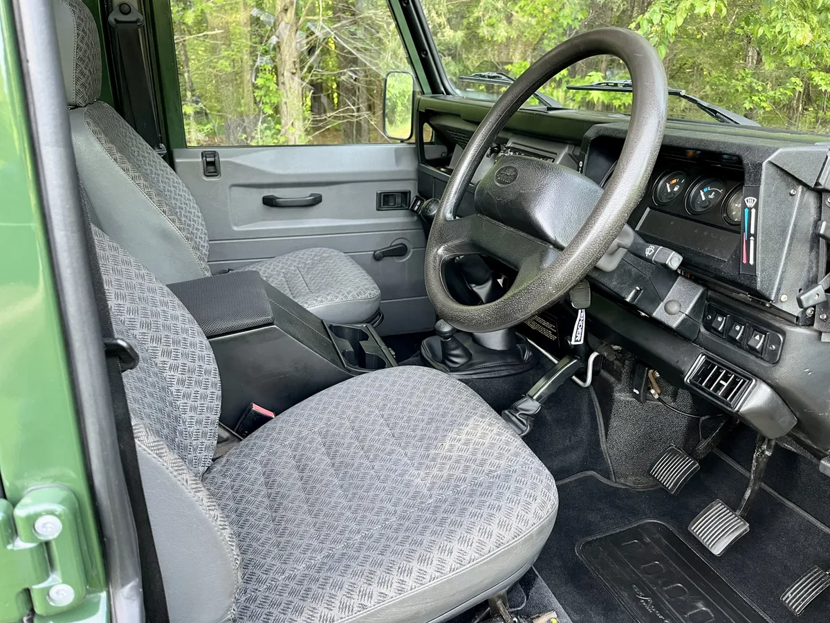 2000-land-rover-defender-110-for-sale-16
