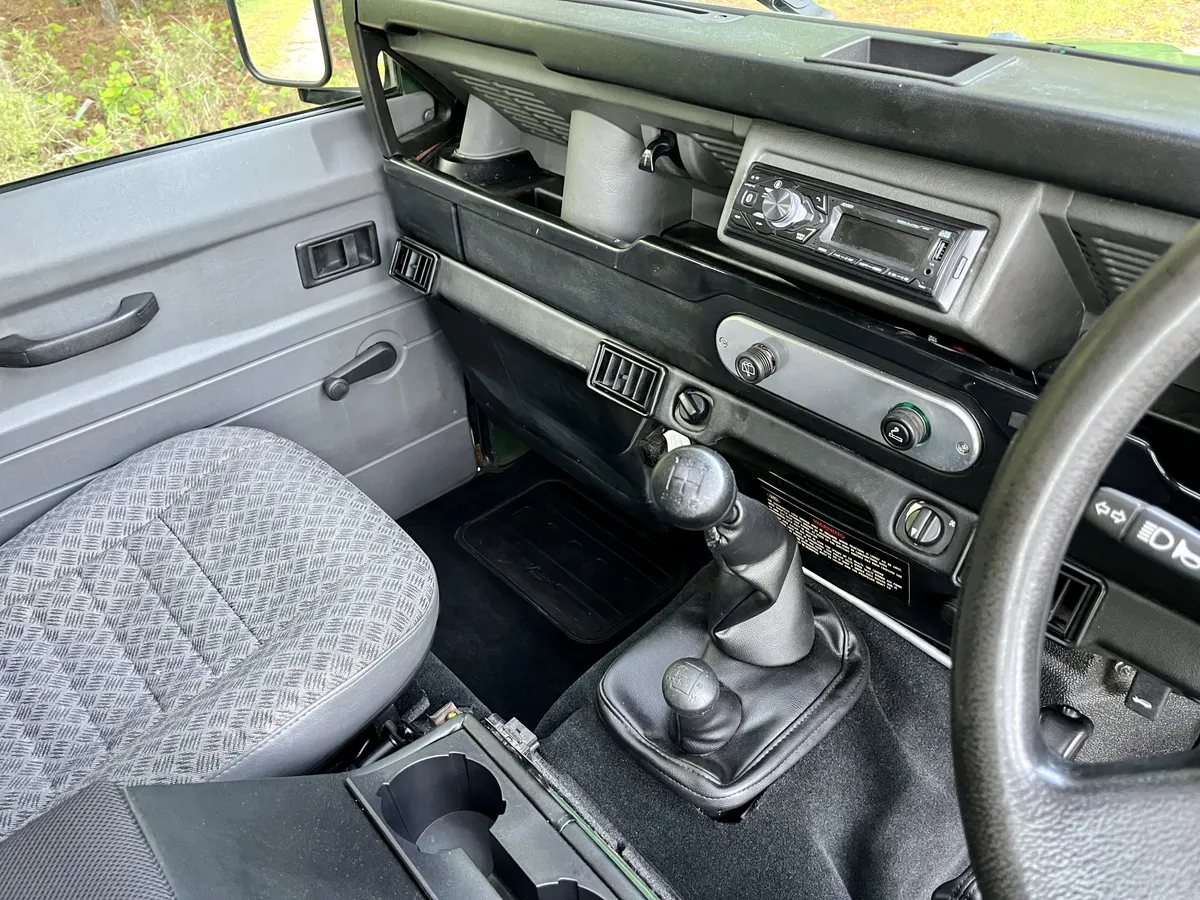 2000-land-rover-defender-110-for-sale-17