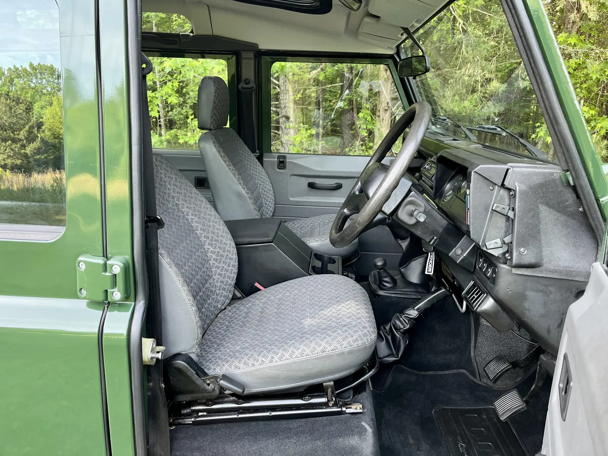 2000-land-rover-defender-110-for-sale-18